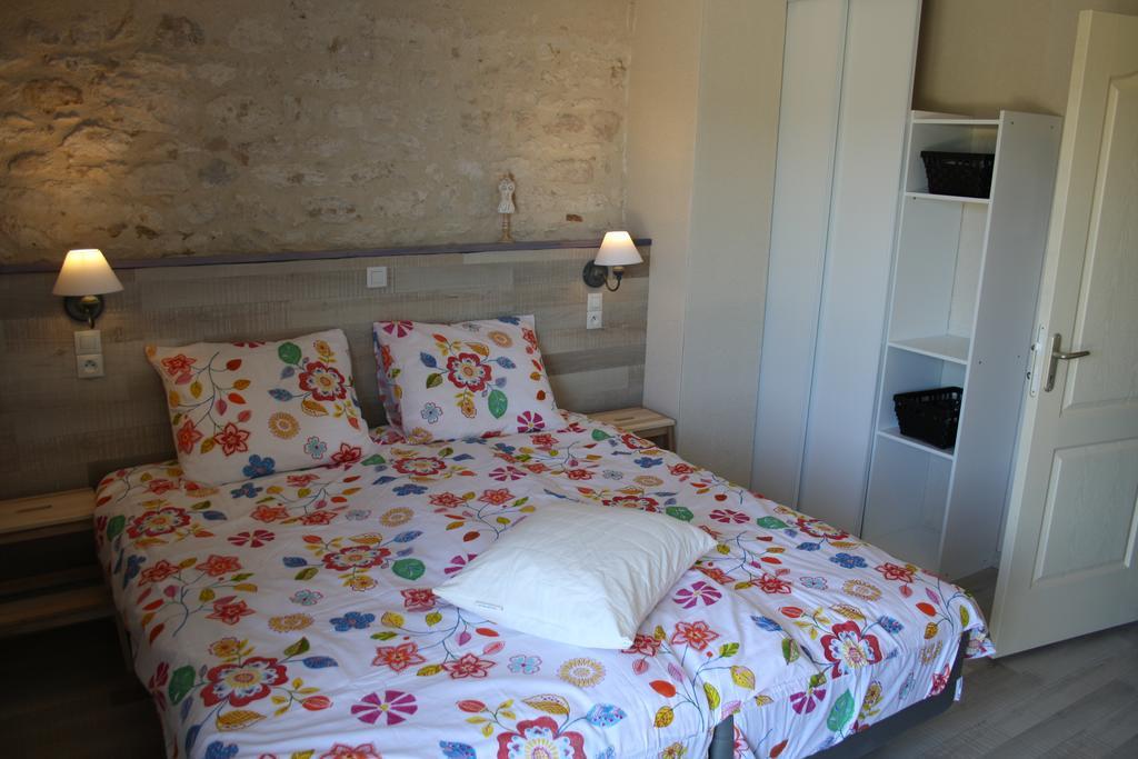 La Perle Du Lot Bed & Breakfast Castelnau-Montratier Room photo